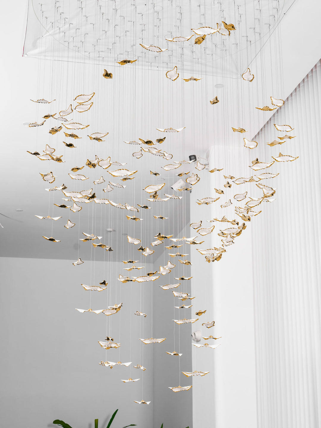 Leaf Twisted Sculptural Customize Chandelier - Vakkerlight