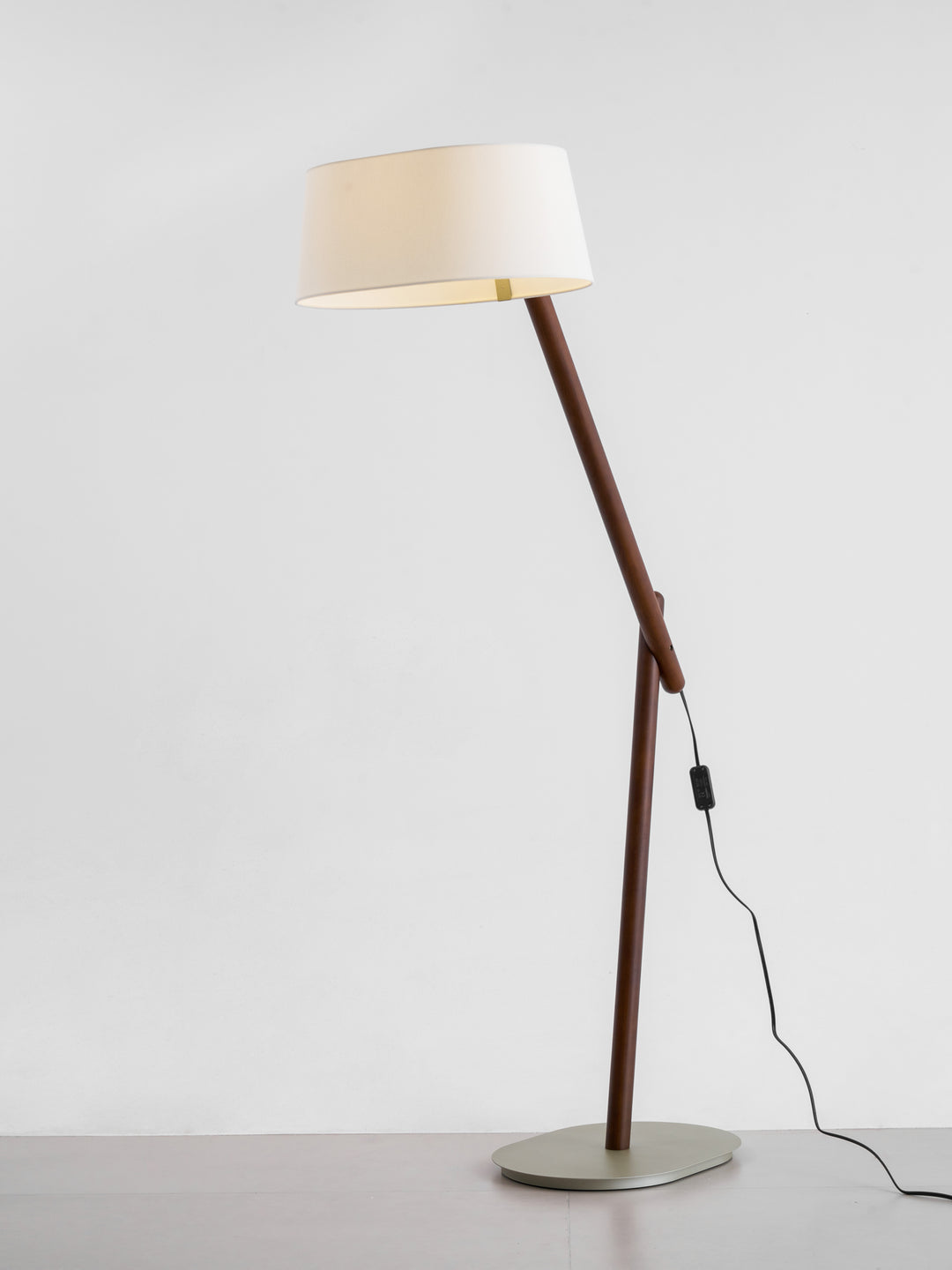 Lean Pivot Floor Lamp - Vakkerlight