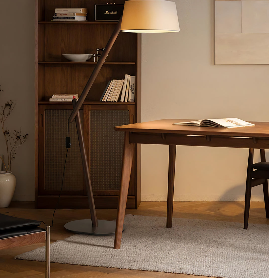 Lean Pivot Floor Lamp - Vakkerlight