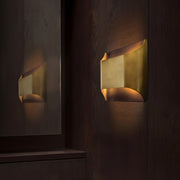 مصباح حائط نحاسي من لوكلير