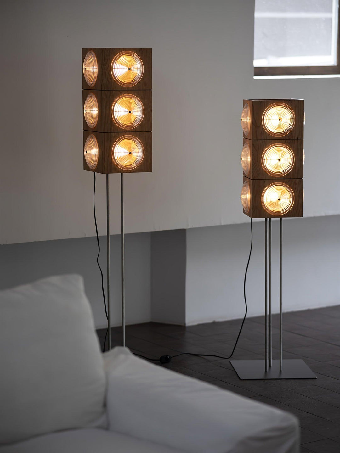 Cinematic Lightbox Camera Floor Lamp - Vakkerlight