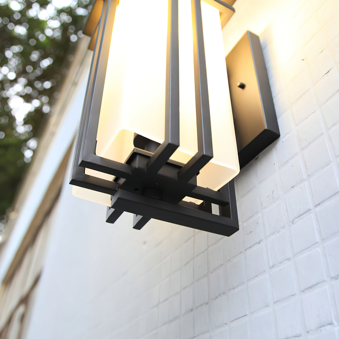 Linden Outdoor Wall Lamp