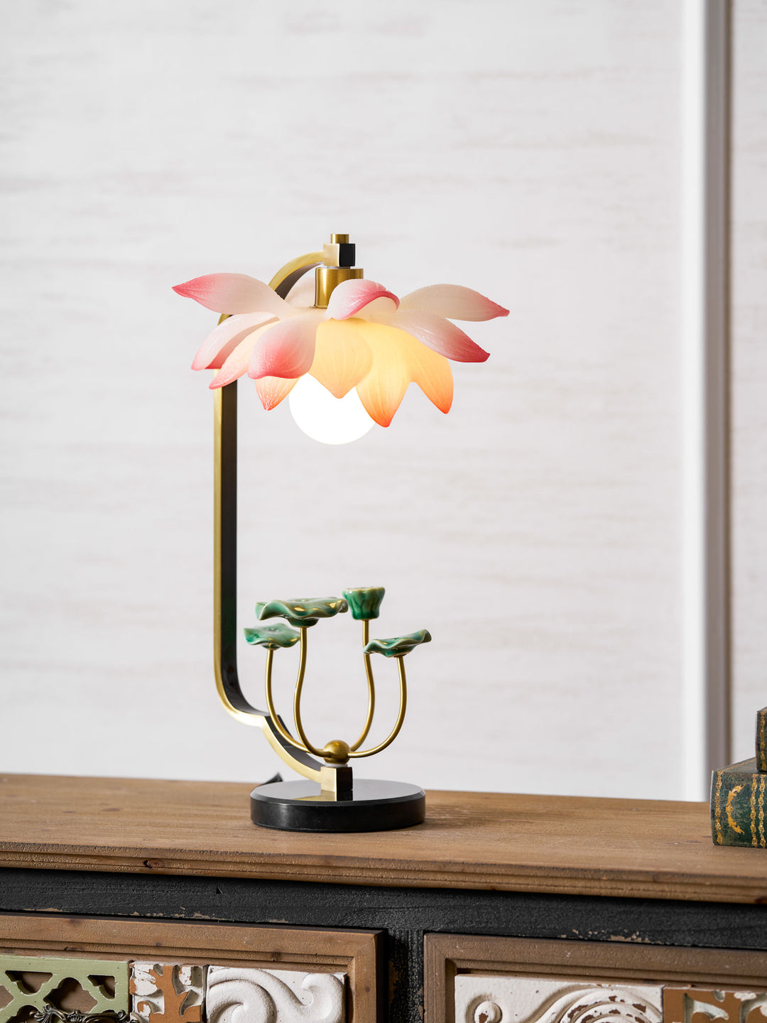 Lotus Table Lamp - Vakkerlight
