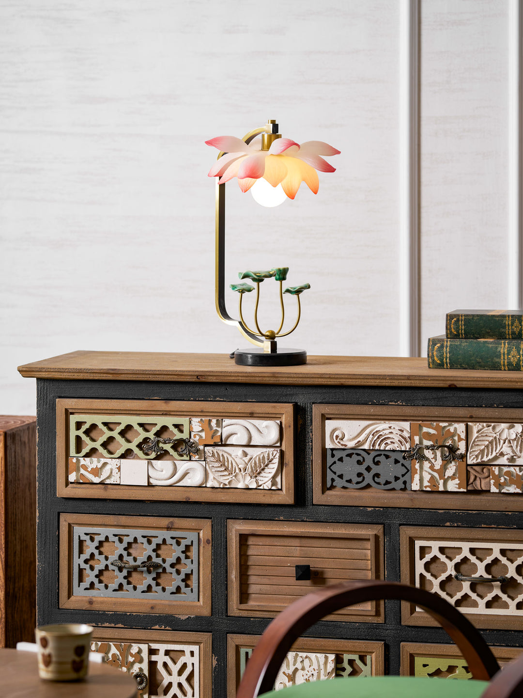 Lotus Table Lamp - Vakkerlight