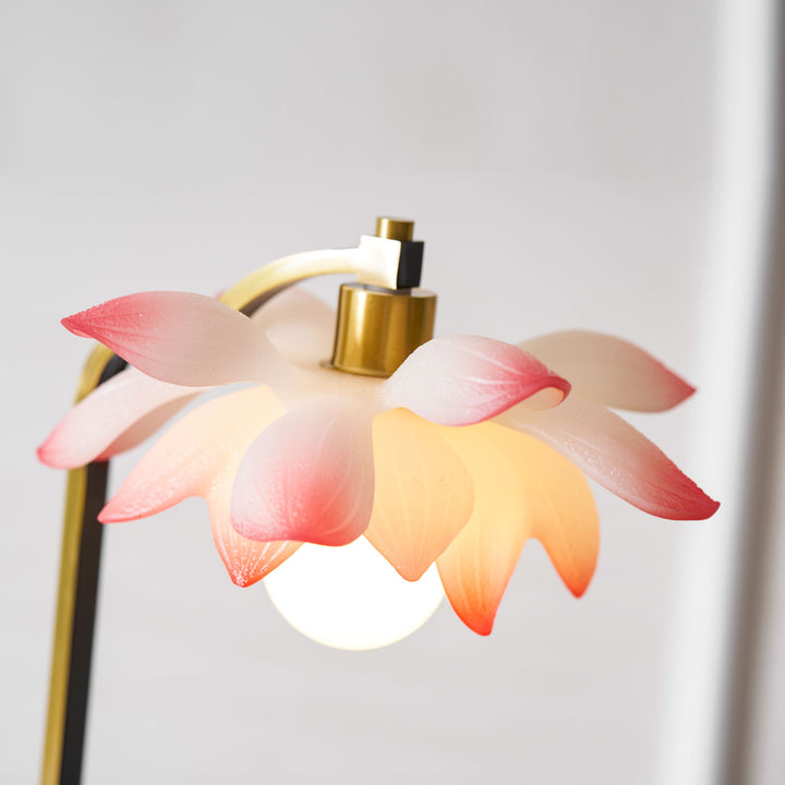 Lotus Table Lamp - Vakkerlight