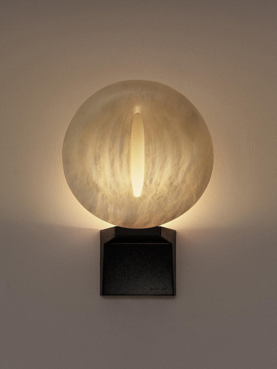 Lumen Rift Alabaster Wall Lamp - Vakkerlight