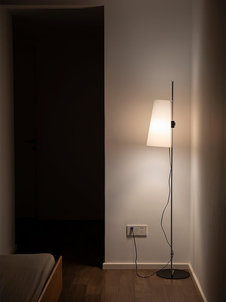 Lupe Floor Lamp - Vakkerlight