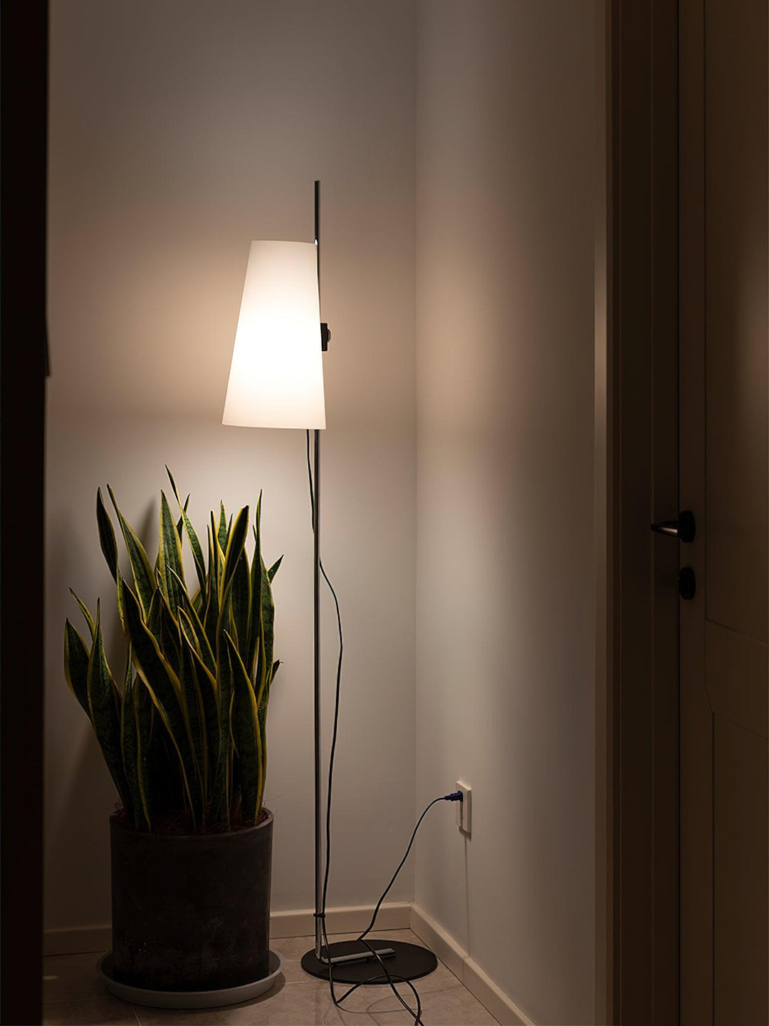 Lupe Floor Lamp - Vakkerlight