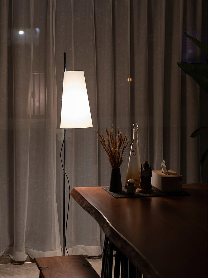 Lupe Floor Lamp - Vakkerlight