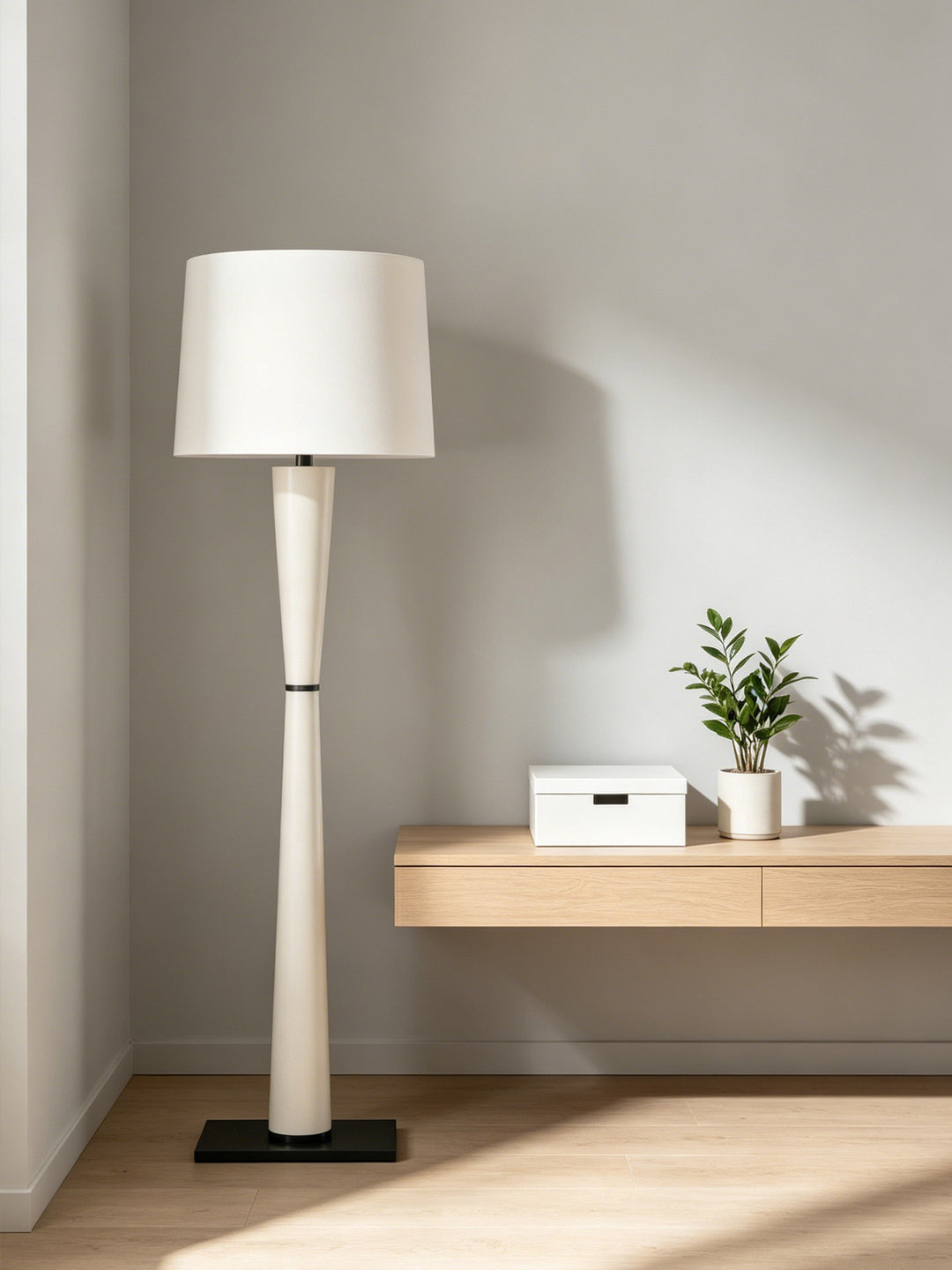 Luxe Leather Floor Lamp - Vakkerlight