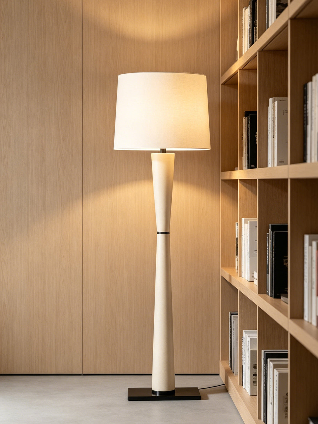 Luxe Leather Floor Lamp - Vakkerlight