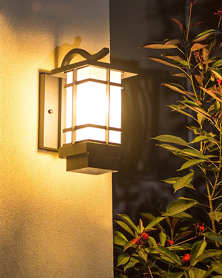 Madison Lantern Outdoor Wall Lamp - Vakkerlight