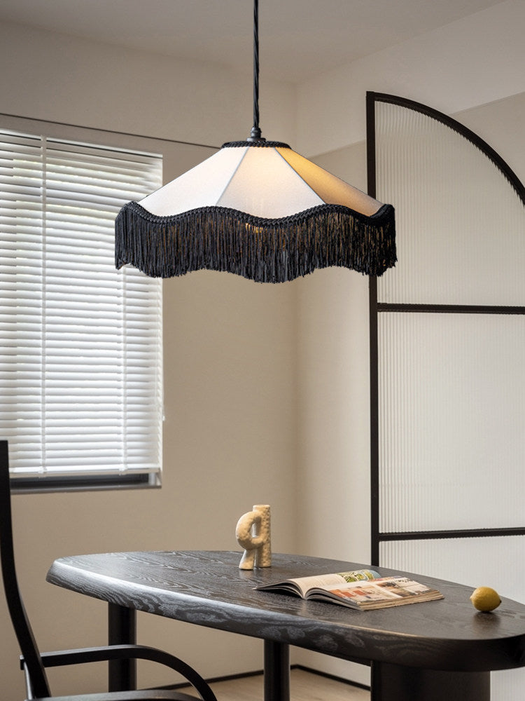 Lampe Pendentif en Tissu Mantilla à Glands