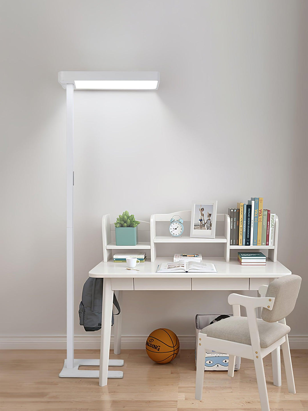 Matthis LED Floor Lamp - Vakkerlight