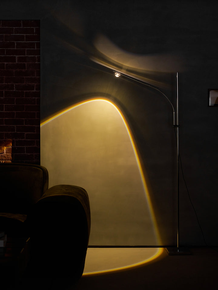 Metal Body Graceful Floor Lamp - Vakkerlight