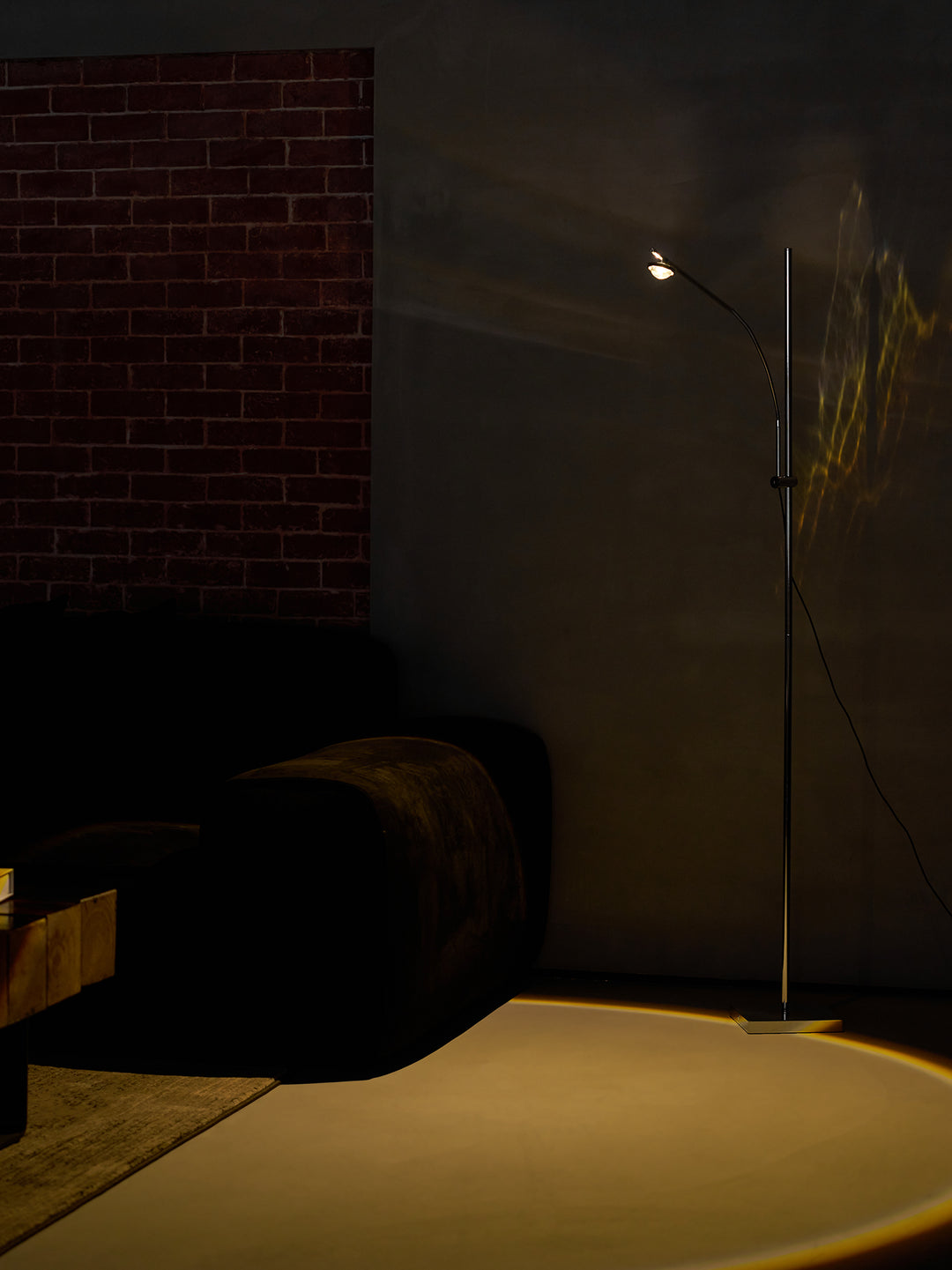 Metal Body Graceful Floor Lamp - Vakkerlight