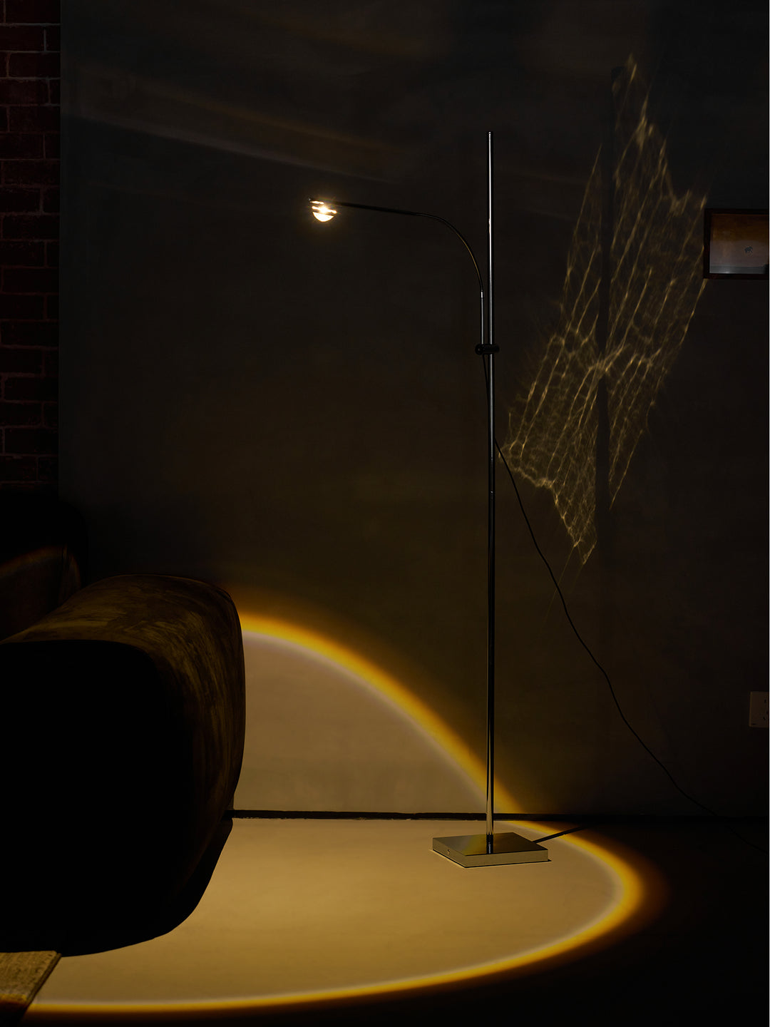 Metal Body Graceful Floor Lamp - Vakkerlight