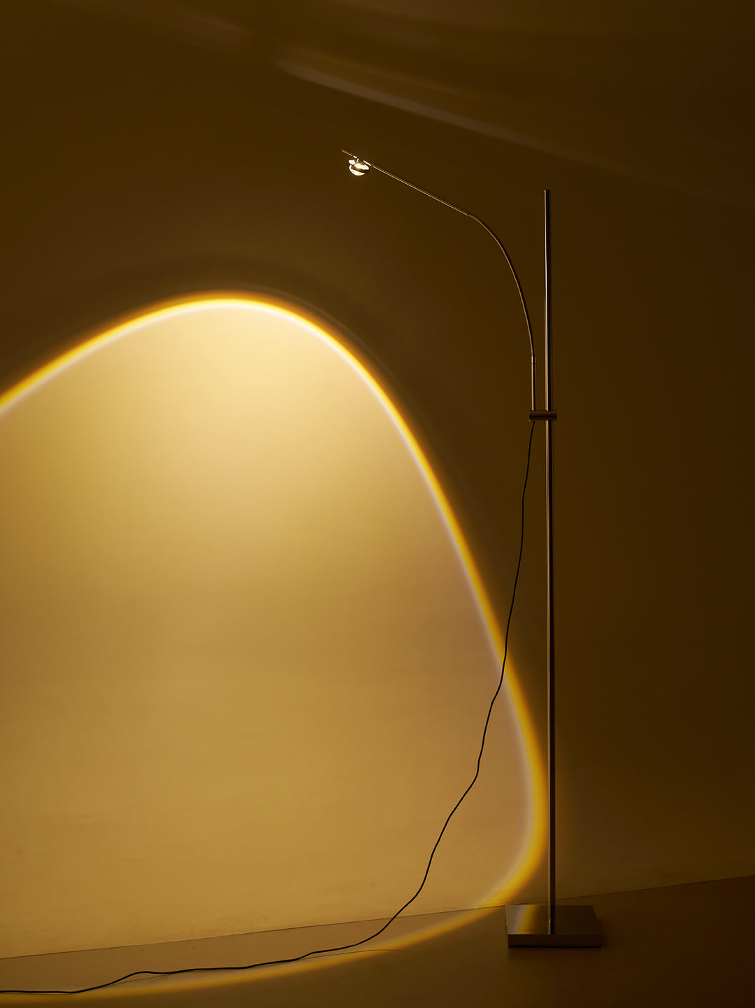 Metal Body Graceful Floor Lamp - Vakkerlight