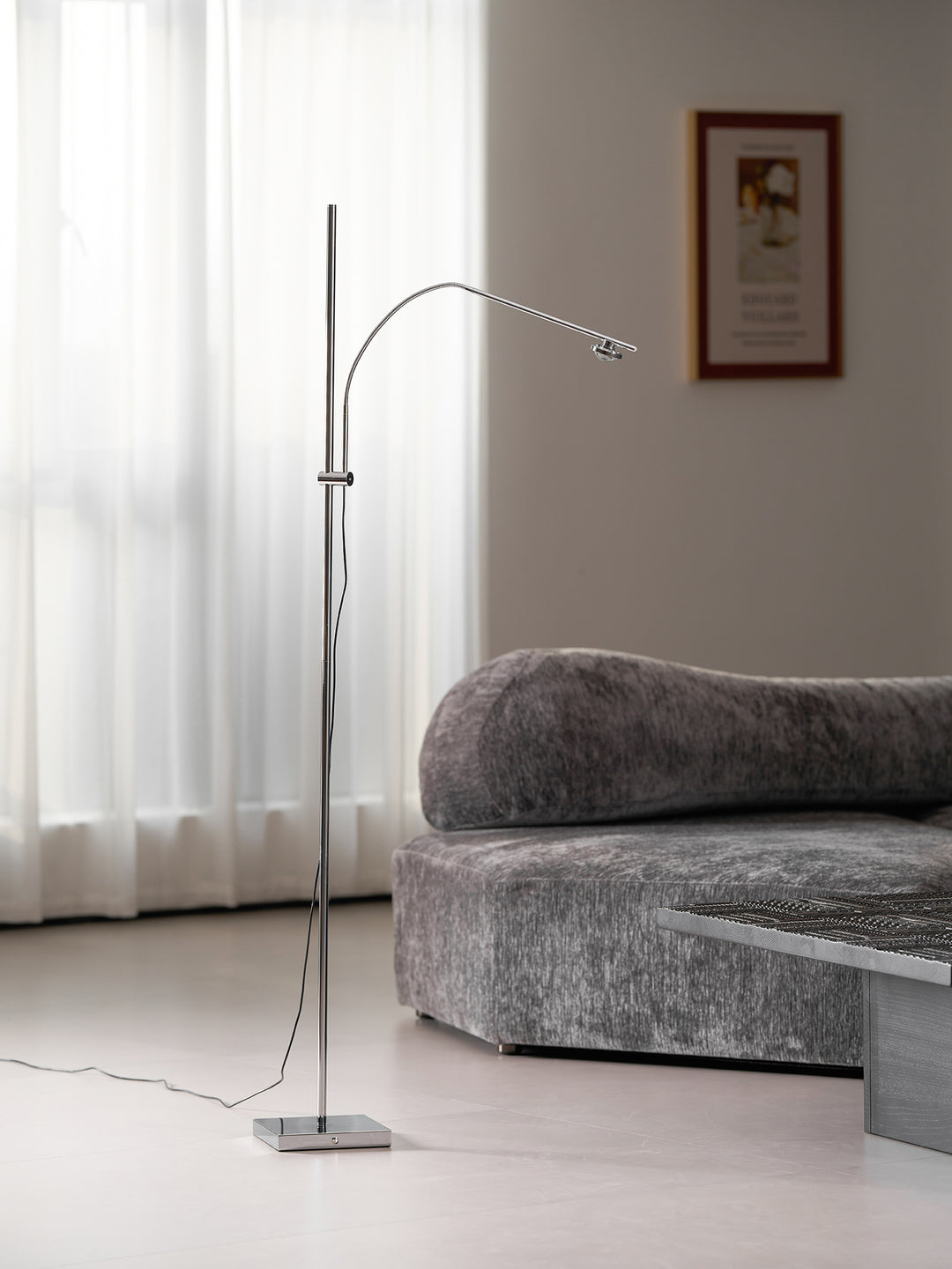 Metal Body Graceful Floor Lamp - Vakkerlight