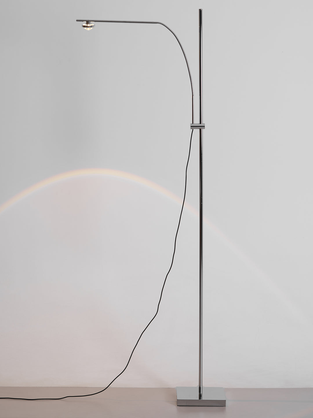 Metal Body Graceful Floor Lamp - Vakkerlight