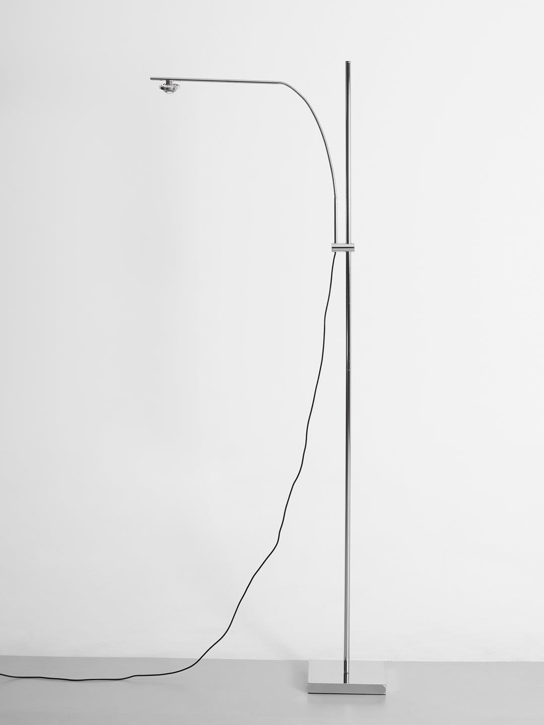 Metal Body Graceful Floor Lamp - Vakkerlight