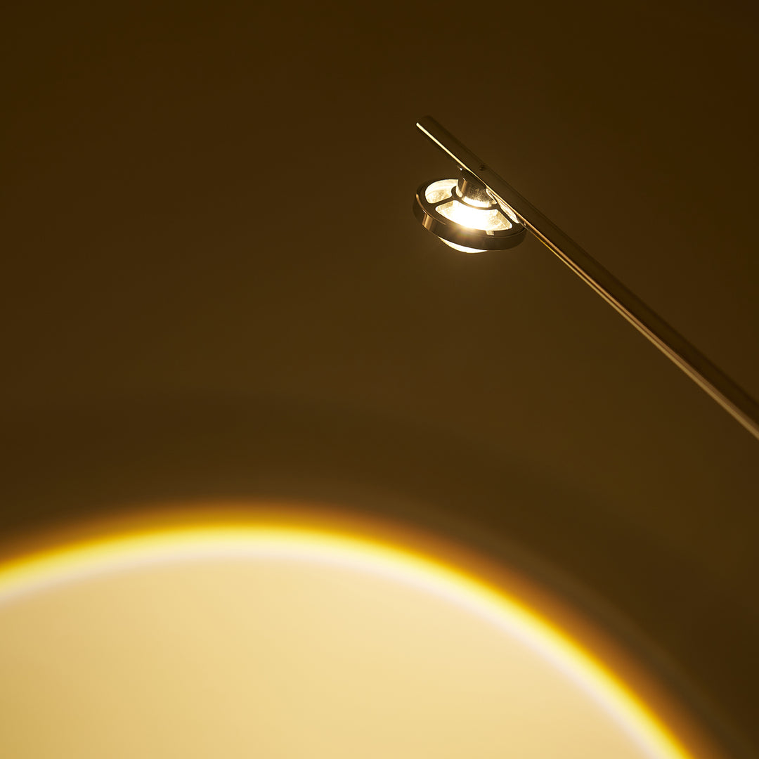 Metal Body Graceful Floor Lamp - Vakkerlight