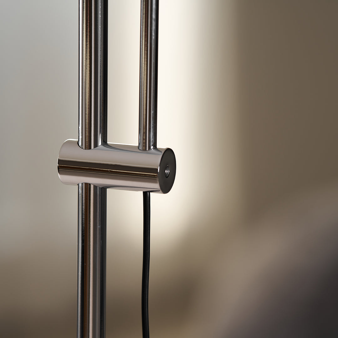 Metal Body Graceful Floor Lamp - Vakkerlight