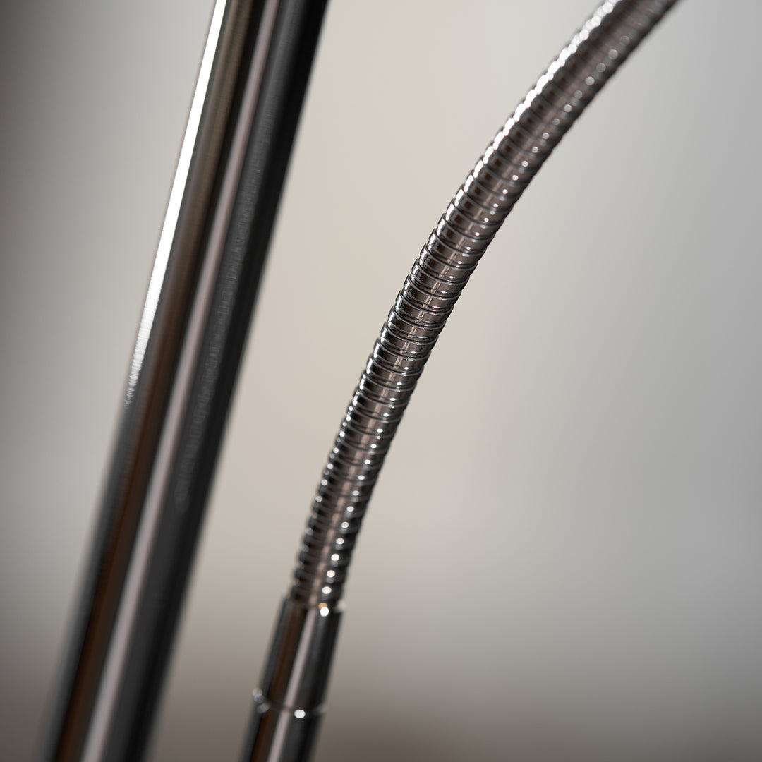 Metal Body Graceful Floor Lamp - Vakkerlight