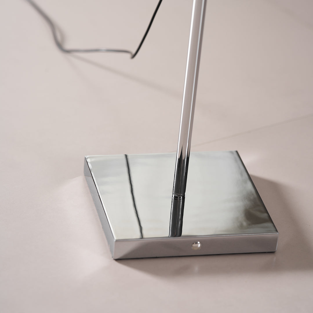 Metal Body Graceful Floor Lamp - Vakkerlight