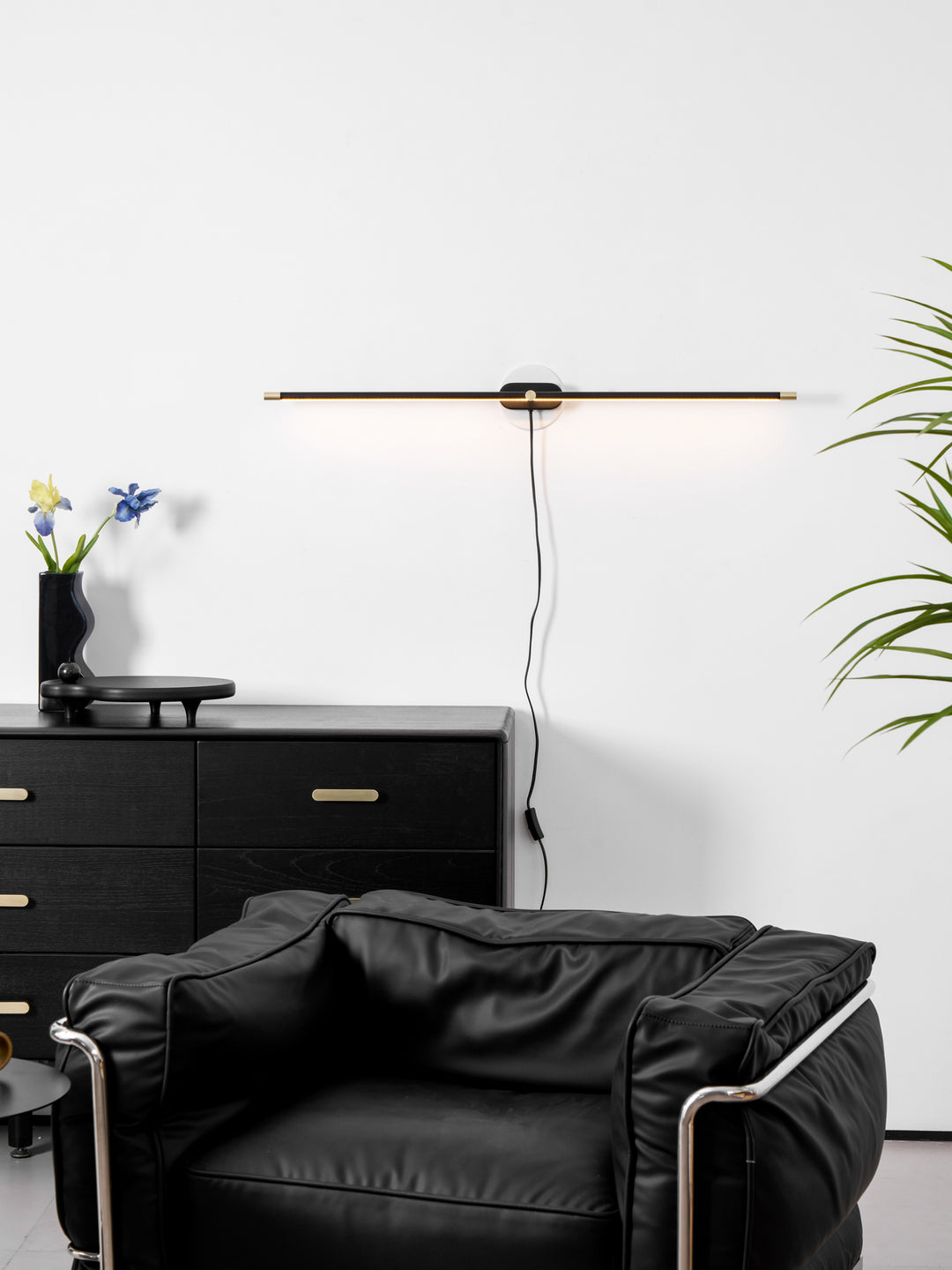 Minimalist Linear Plug - in Wall Lamp - Vakkerlight