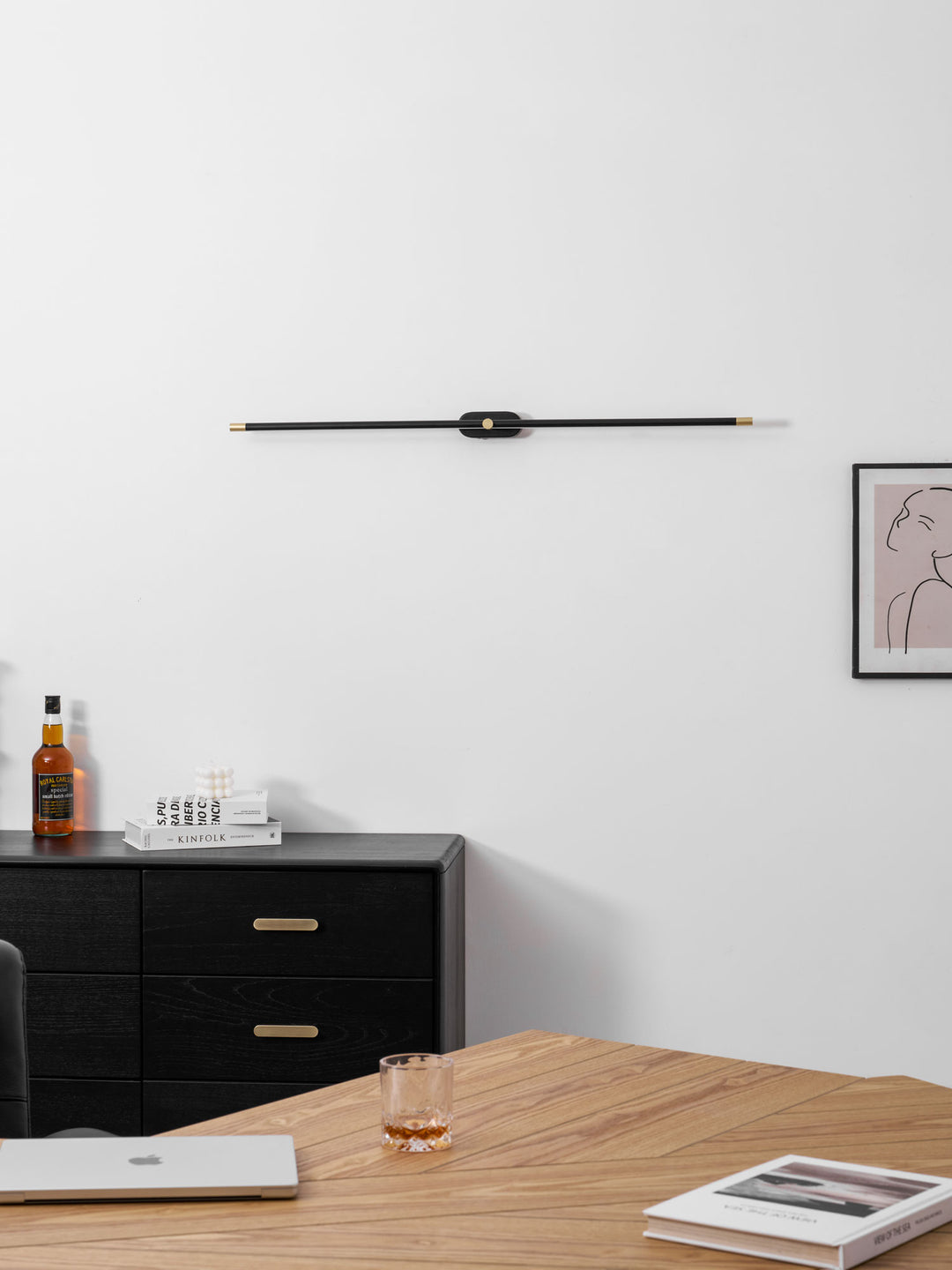 Minimalistische lineaire oplaadbare wandlamp 