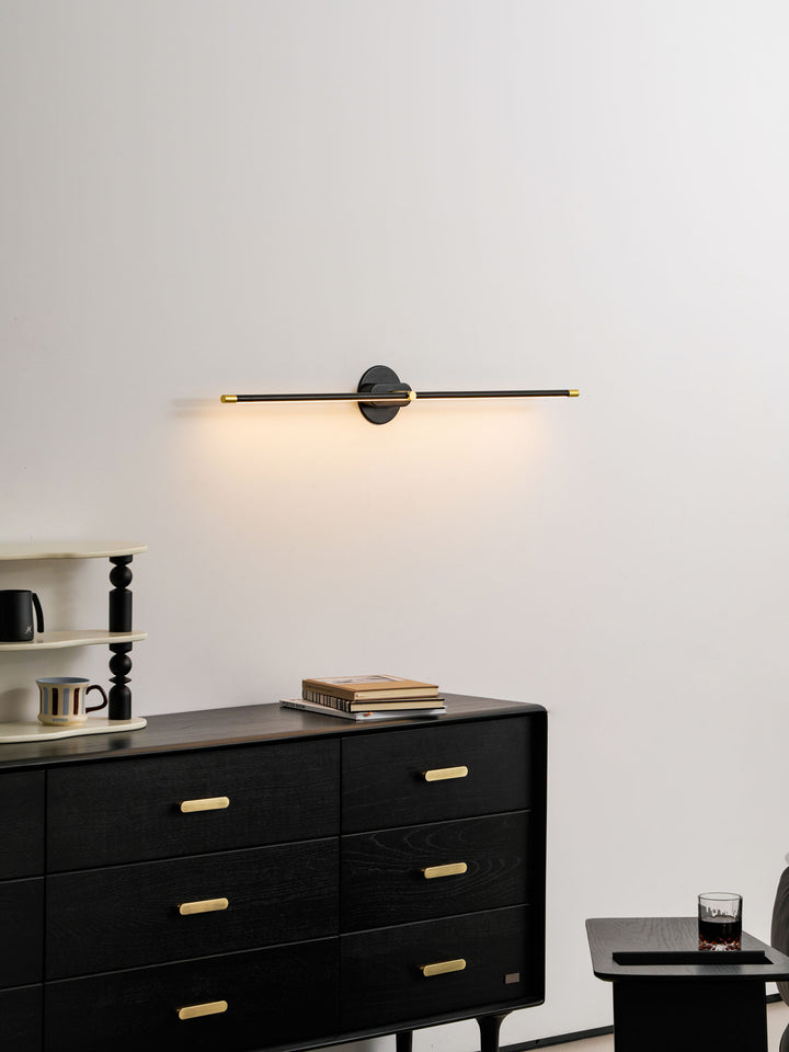 Minimalistische lineare Wandleuchte