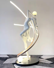 Stehlampe „Misha“, Göttinnenstatue
