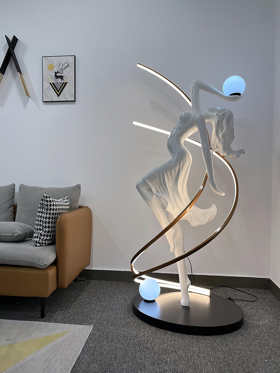 Misha Goddess Statue Floor Lamp - Vakkerlight