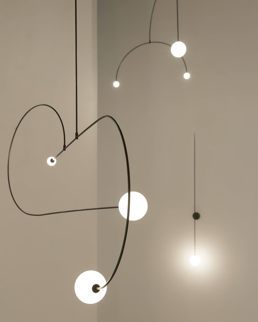 Mobile Wall Lamp