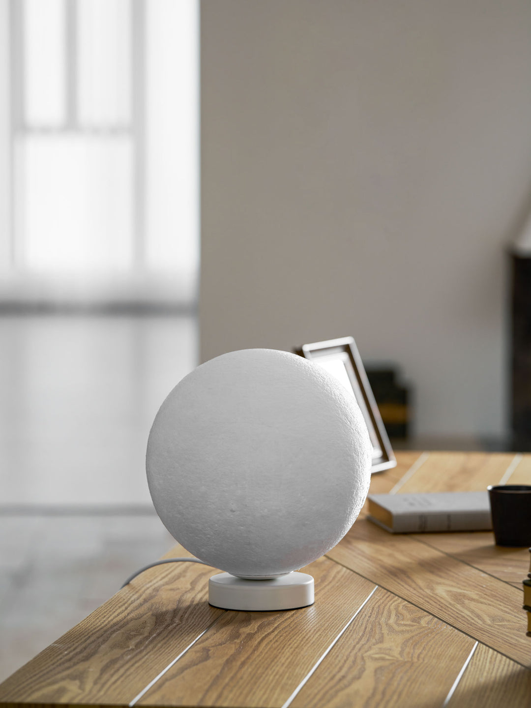 Moon Table Lamp - Vakkerlight