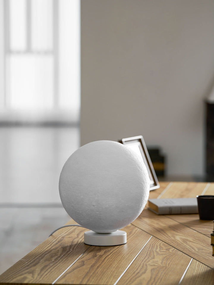 Moon Table Lamp - Vakkerlight