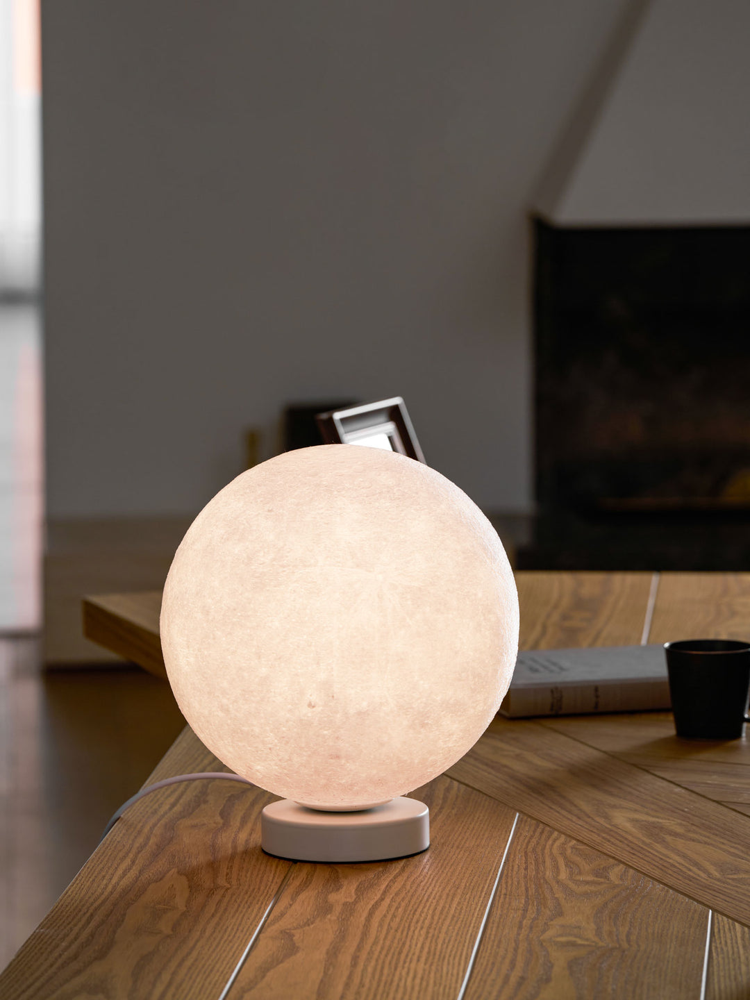 Moon Table Lamp - Vakkerlight