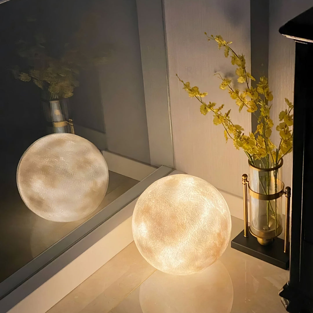 Moon Table Lamp - Vakkerlight