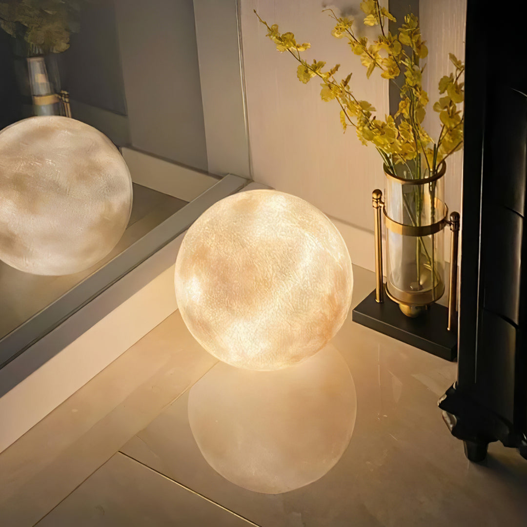 Moon Table Lamp - Vakkerlight