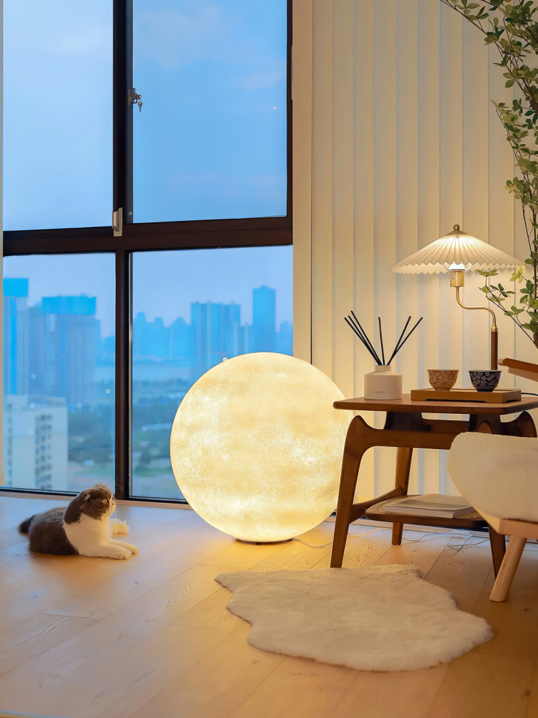 Moon Table Lamp - Vakkerlight