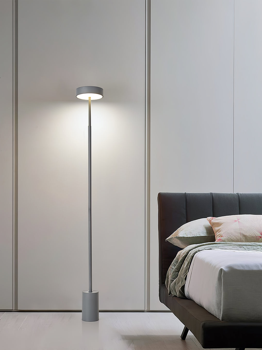 Naya Rotatable Floor Lamp - Vakkerlight