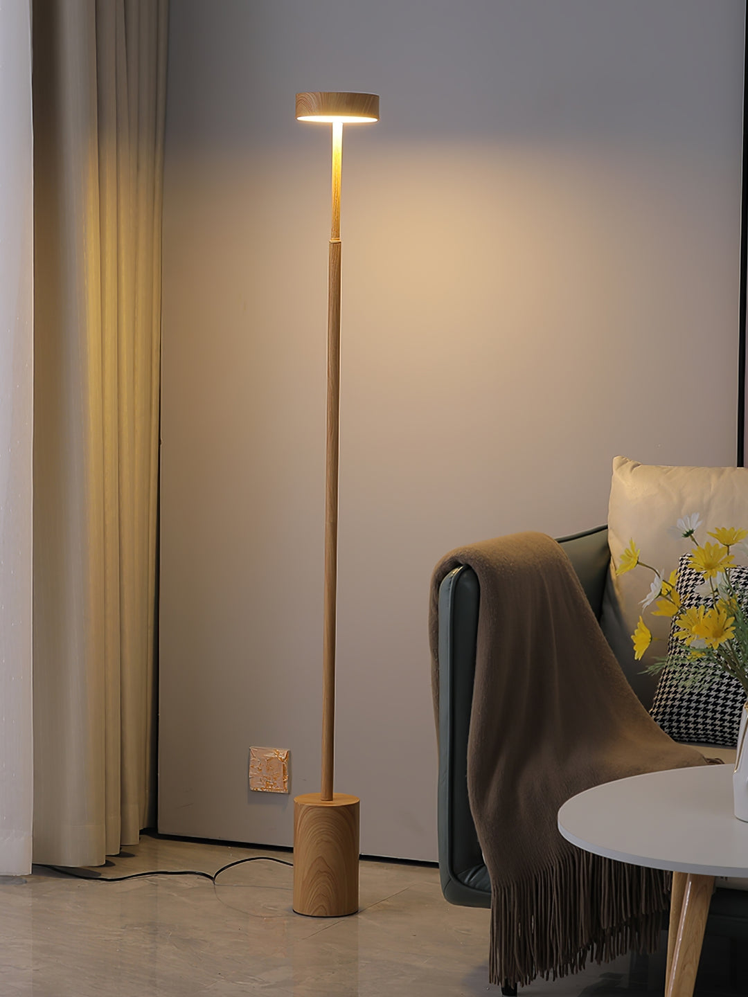 Naya Rotatable Floor Lamp - Vakkerlight