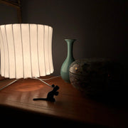 مصباح طاولة ثلاثي القوائم من نيلسون