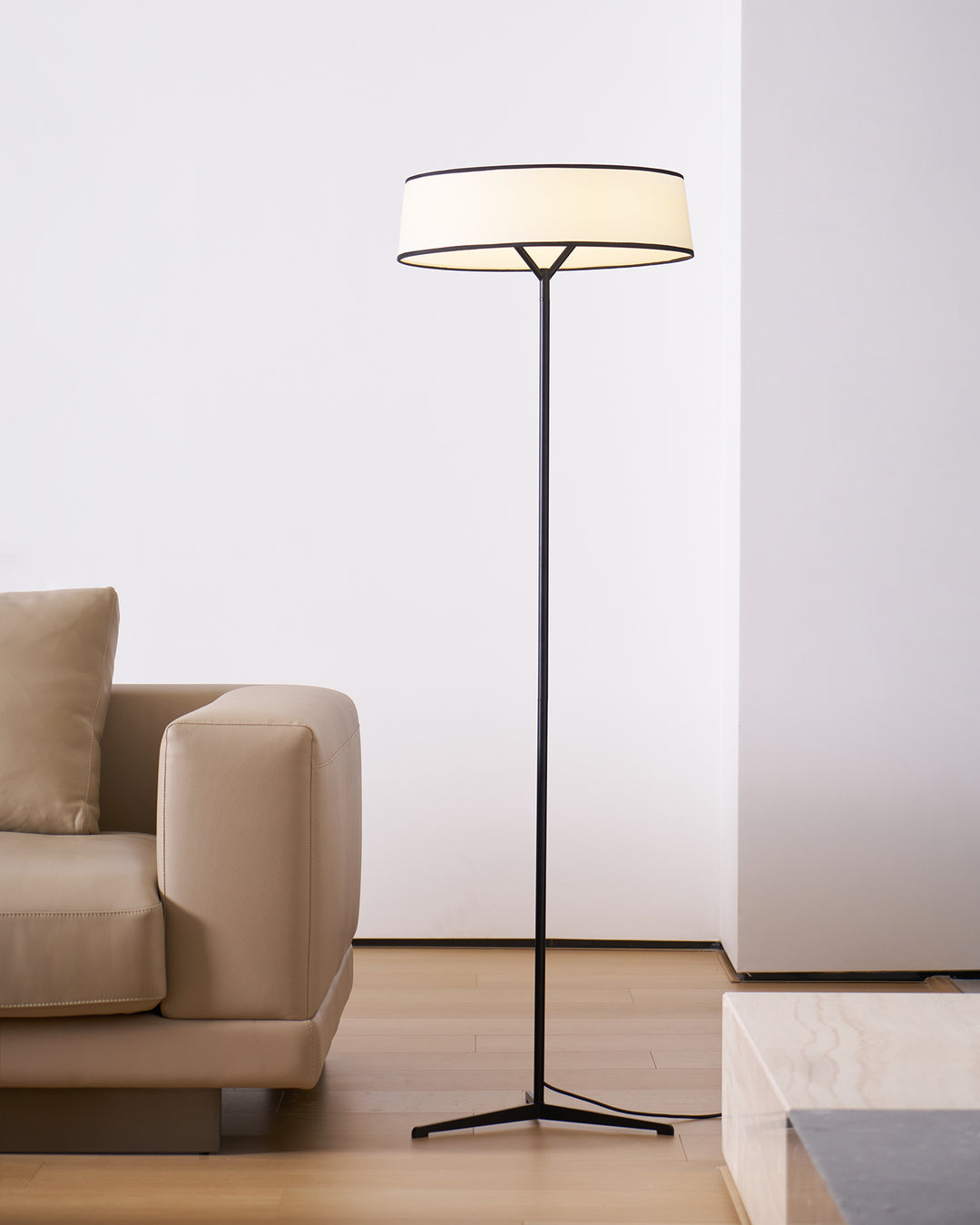 Dama Floor Lamp - Vakkerlight