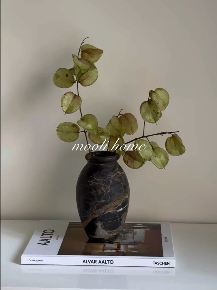 Noir Vein Stone Vase