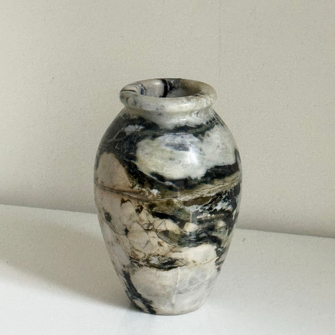 Noir Vein Stone Vase