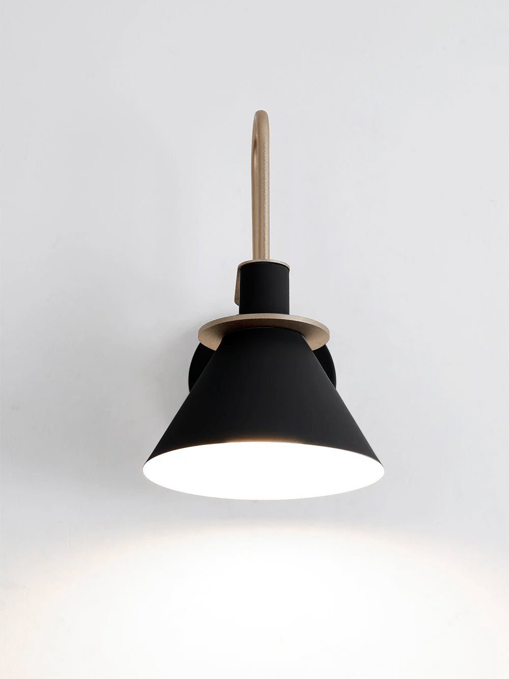 Nordic Metal Wall Sconce - Vakkerlight