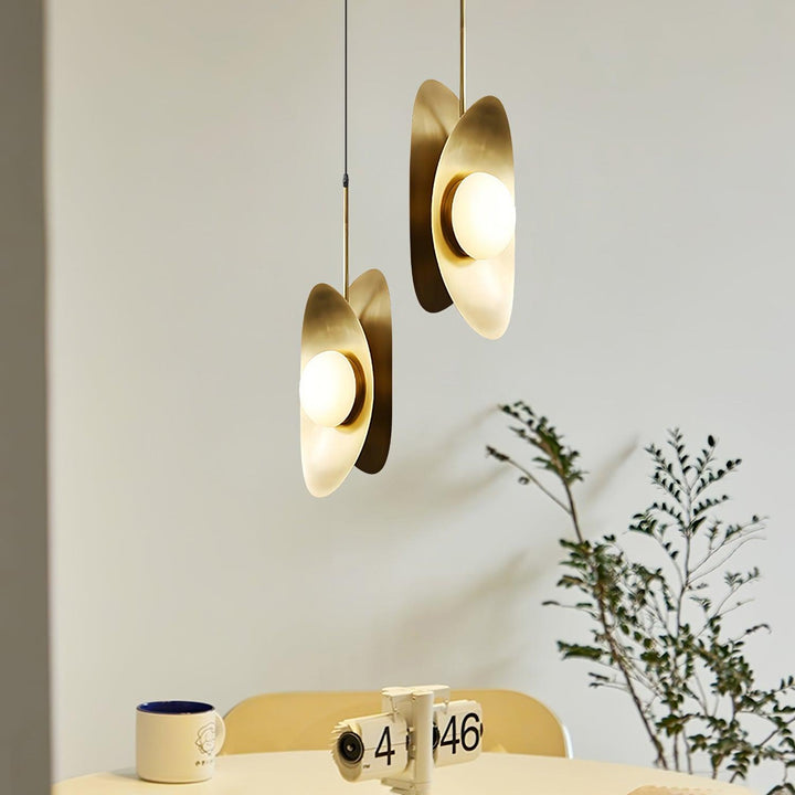 Golden Petal Pendant Lamp - Vakkerlight