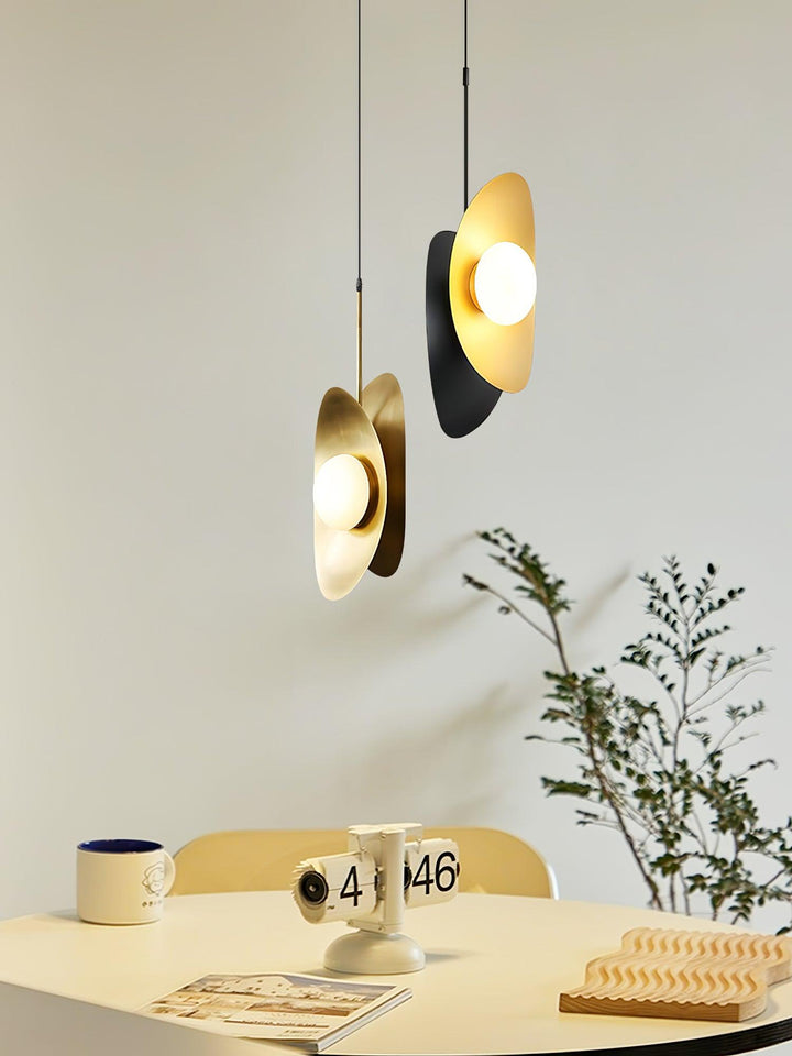 Golden Petal Pendant Lamp - Vakkerlight